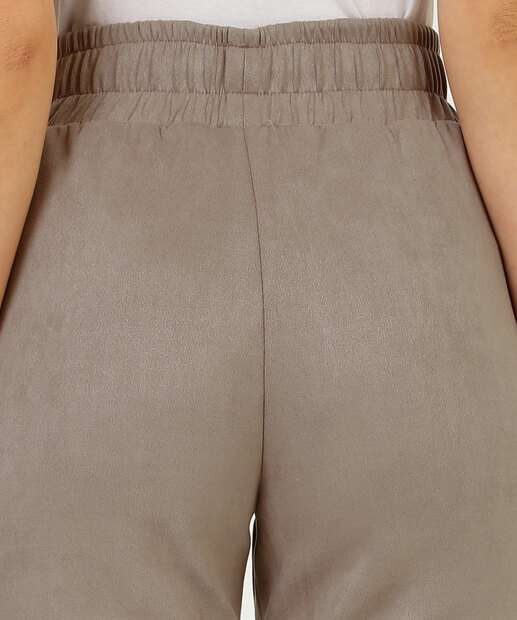 Calça Feminina Suede Reta Bolsos Marisa