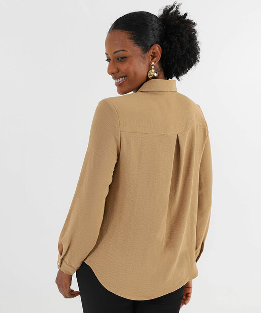 Camisa Feminina Bolso Lapela Manga Longa Marisa Bege