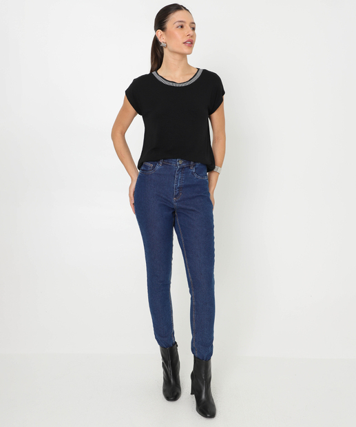 Blusa Feminina Retilínea Manga Curta Marisa Off White