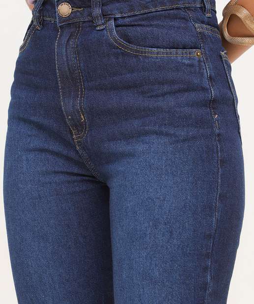 Calça Mom Jeans Cintura Alta Bolsos 