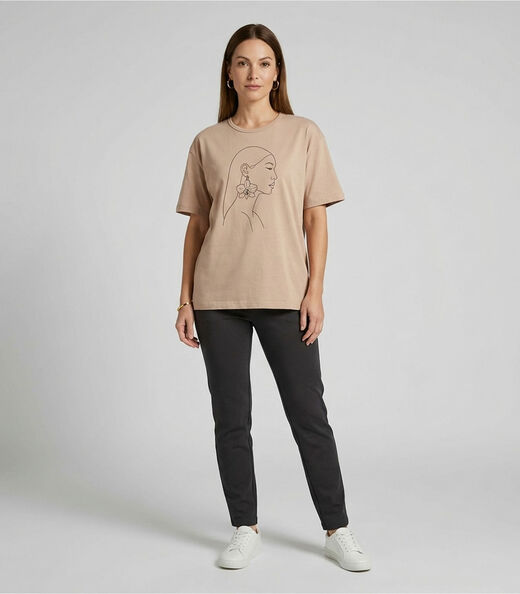 Blusa Feminina Com Estampa Localizada Infinita Cor Marrom