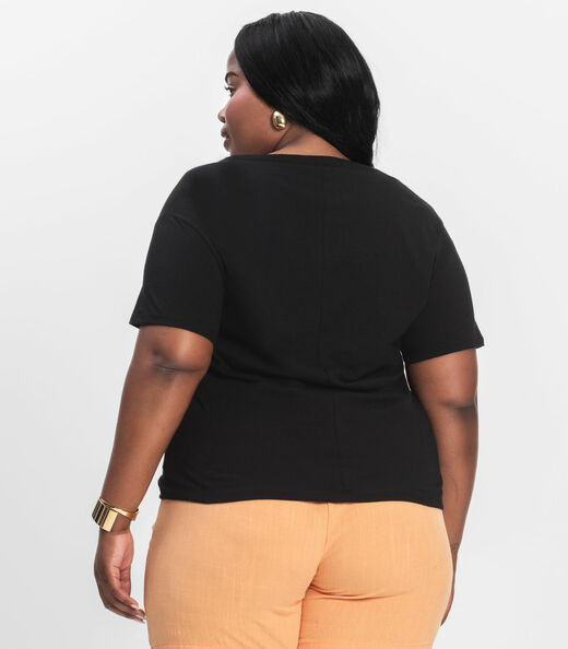 Camiseta Plus Size em Meia Malha Secret Glam Preto