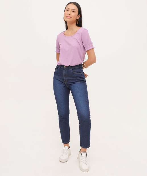 Calça Mom Jeans Cintura Alta Bolsos 