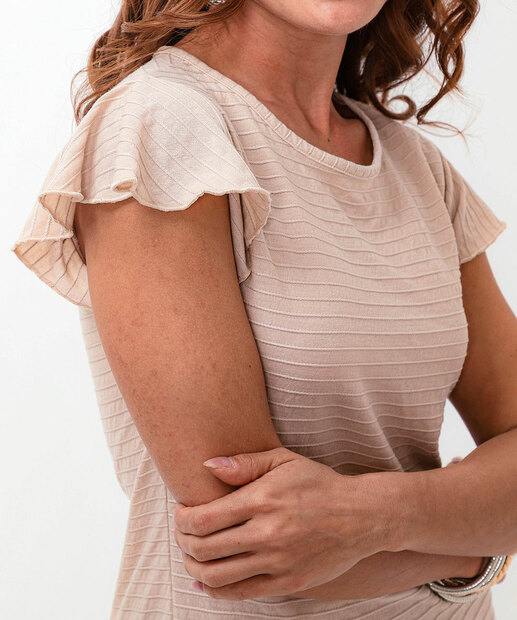Blusa Feminina Textura Listras Babado Marisa Bege