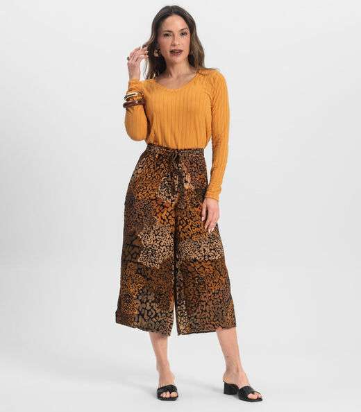 Calça Pantacourt Infinita Cor Preto