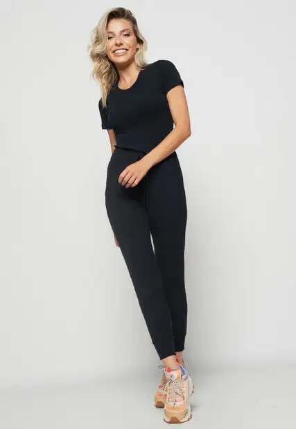 Blusa  Básica Manga Curta Malha Canelada Preta