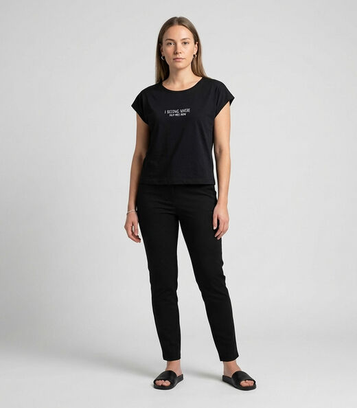 Blusa Feminina Com Estampa Localizada Infinita Cor Preto