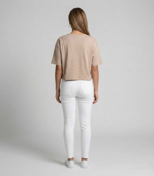 Blusa Feminina Com Estampa Localizada Infinita Cor Marrom