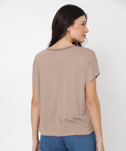 Blusa Feminina Flor Manga Curta Marisa Marrom