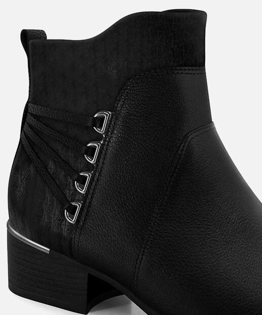 Bota Feminina Cano Curto Recorte Textura Comfortflex
