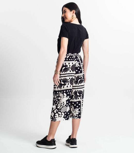 Calça Pantacourt Infinita Cor Preto