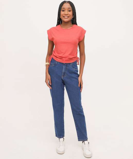 Calça Mom Jeans Bolsos Cintura Alta