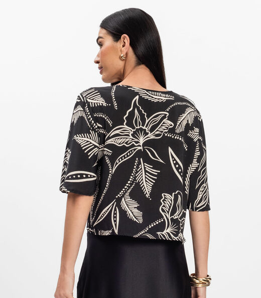 Blusa Feminina em Tecido Infinita Cor Preto