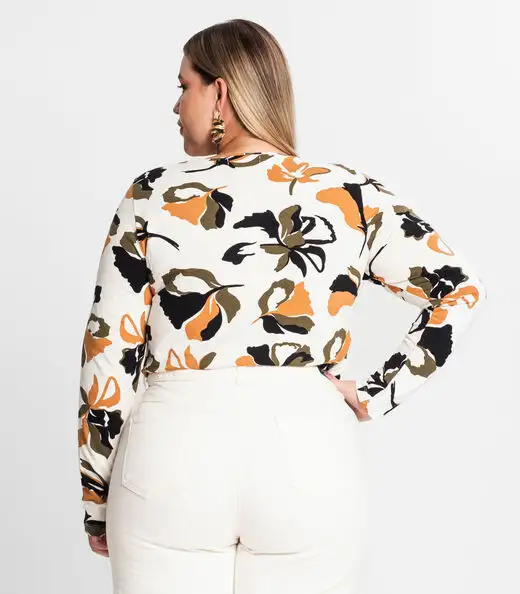 Blusa Plus Size Estampada Em Viscose Secret Glam Bege