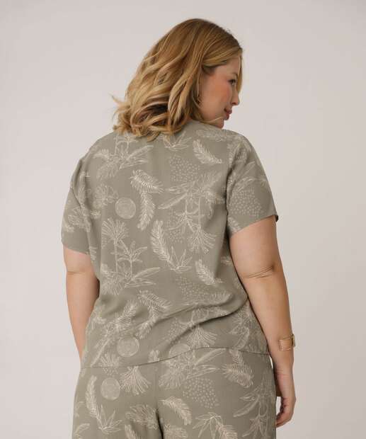 Blusa Plus Size Feminina Folhas Manga Curta Marisa