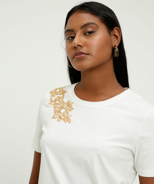Blusa Feminina Com Bordado Folhas Manga Curta Marisa