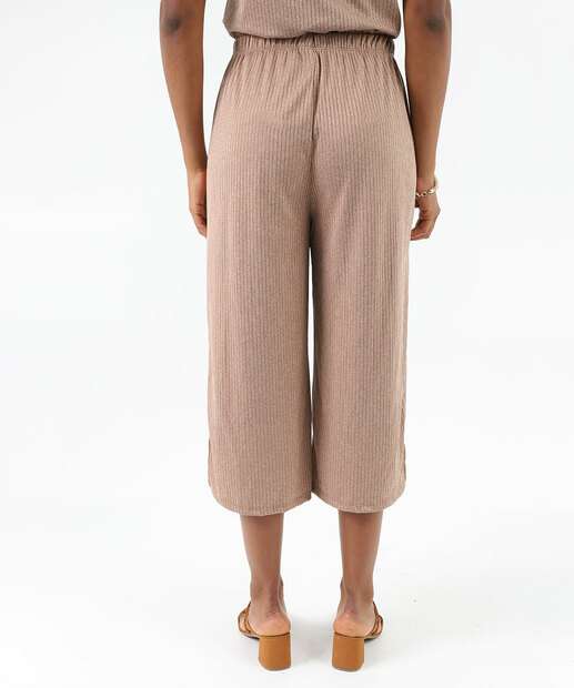 Calça Pantacourt Feminina Canelada Marisa Marrom