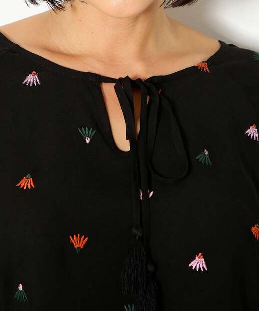 Blusa Feminina Com Bordado Manga Longa Marisa