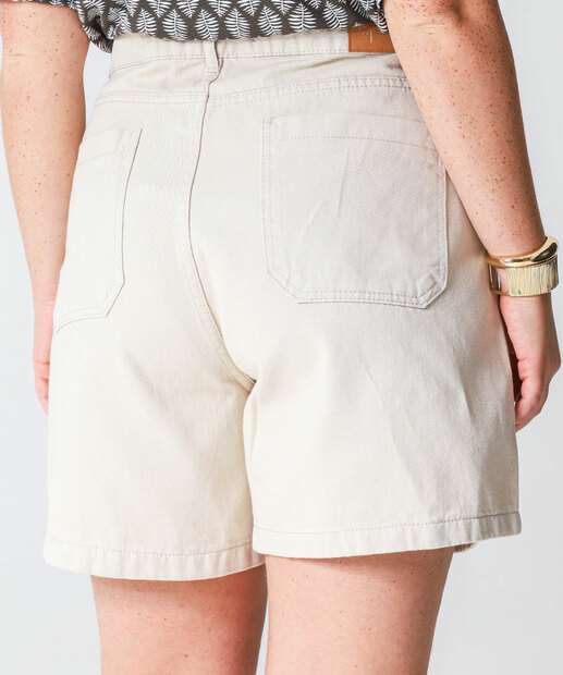 Bermuda Plus Size Feminina Sarja Bolsos Bege