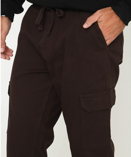 Calça Masculina Sarja Jogger Cargo Marisa Marrom