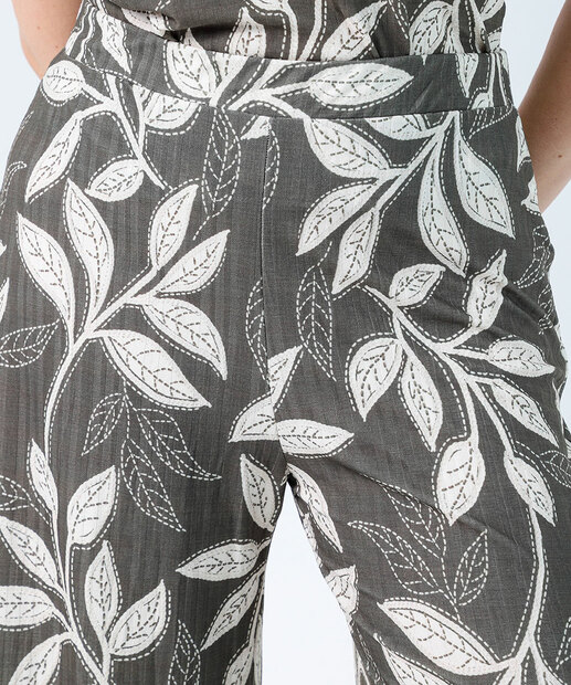 Calça Plus Size Feminina Pantacourt Estampa Folhas Marisa Verde