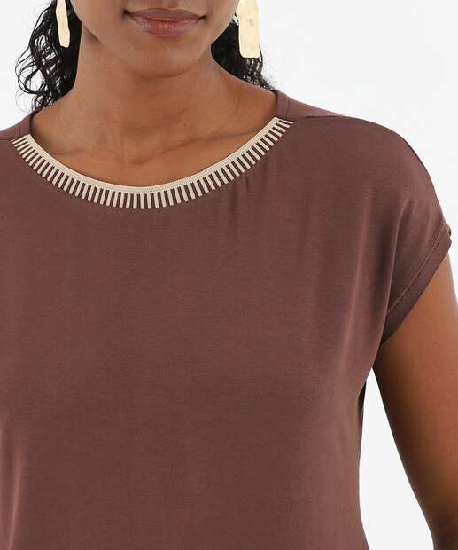 Blusa Feminina Recorte Manga Curta Marisa Marrom