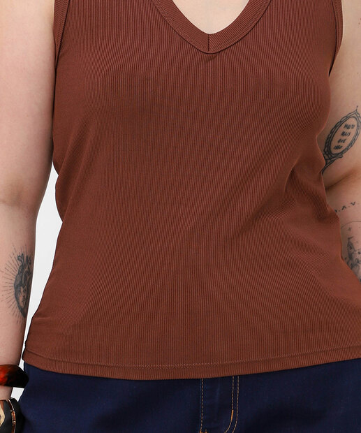 Blusa Regata Plus Size Canelada Marisa Marrom