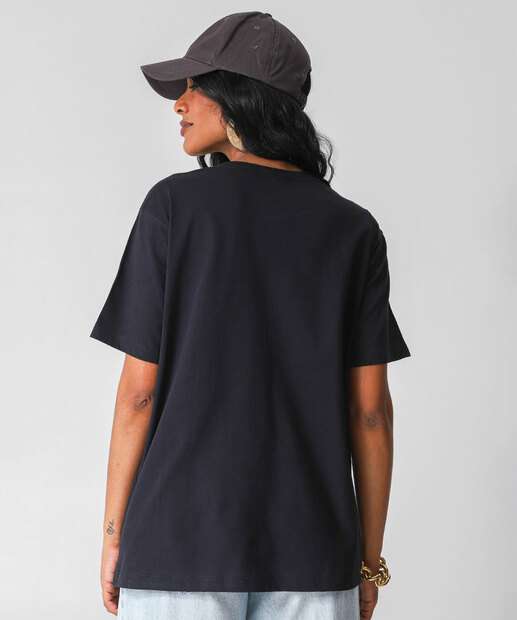 Camiseta Feminina Oversized Estampada Marisa Preto