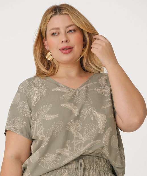 Blusa Plus Size Feminina Folhas Manga Curta Marisa