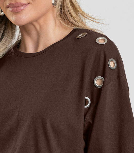 T- Shirt Oversized Feminina com Ilhós Dianna Marrom