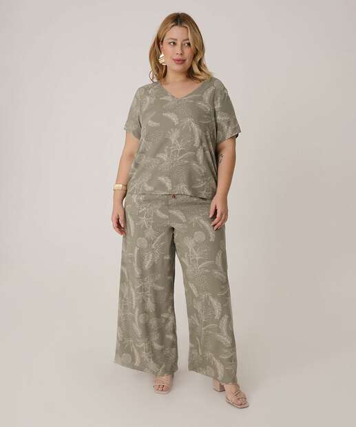 Blusa Plus Size Feminina Folhas Manga Curta Marisa