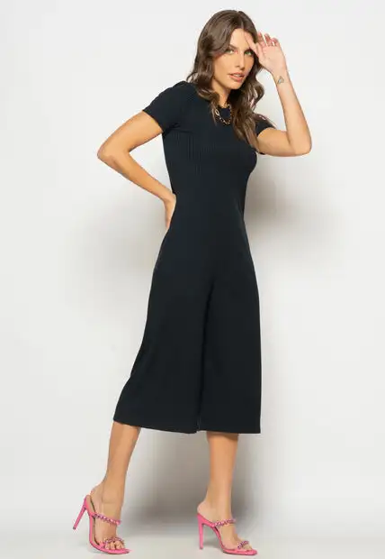 Macacão Pantacourt Manga Curta Costas Em V Canelado Preto Salvatore