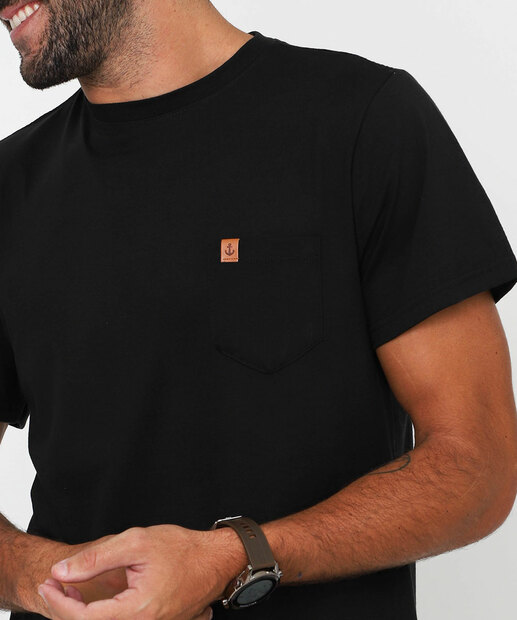 Camiseta Masculina Básica Bolso Marisa Preto