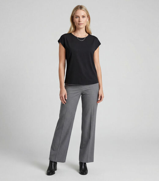 Blusa Feminina em Malha Infinita Cor Preto