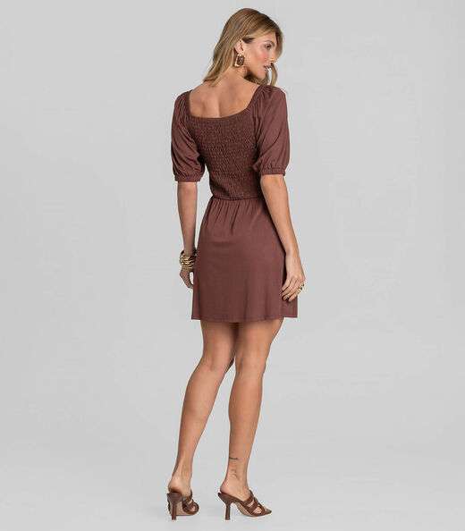 Vestido Curto Feminino em Visco Maquinetada Dianna Marrom