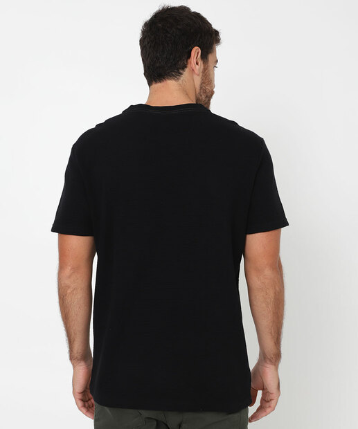 Camiseta Masculina Textura Manga Curta Marisa Preto
