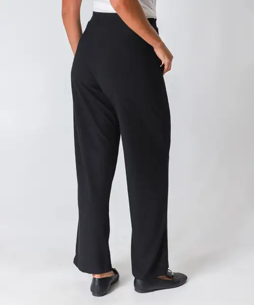 Calça Reta Feminina Canelada Marisa Preto