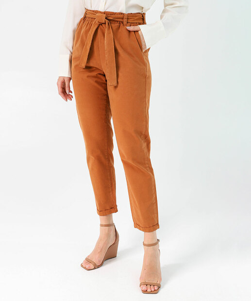 Calça Feminina Clochard Sarja Reta Bolsos Marrom