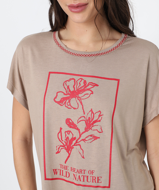 Blusa Feminina Flor Manga Curta Marisa Marrom