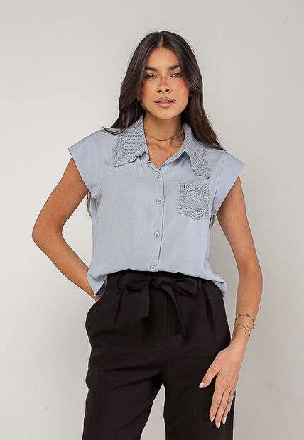 Image_Blusa Alfaiataria Com Gola Em Renda E Bolso Decorado Azul Salvatore