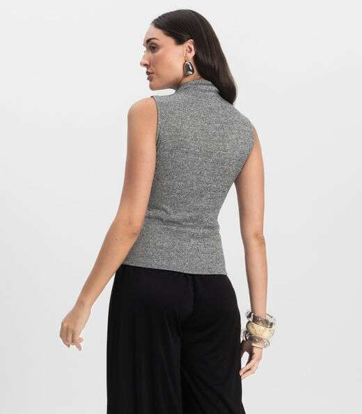 Regata Feminina com Gola Infinita Cor Cinza