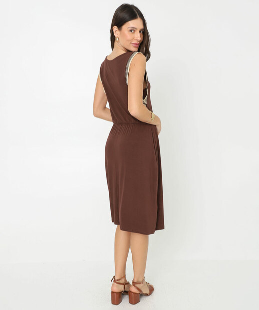 Vestido Feminino Sem Manga Retilínea Marisa Marrom
