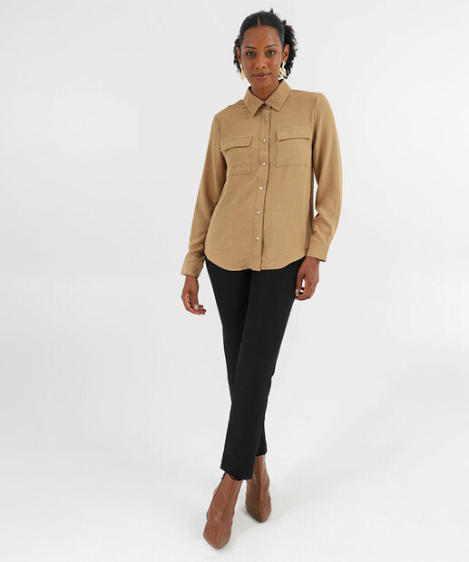 Camisa Feminina Bolso Lapela Manga Longa Marisa Bege
