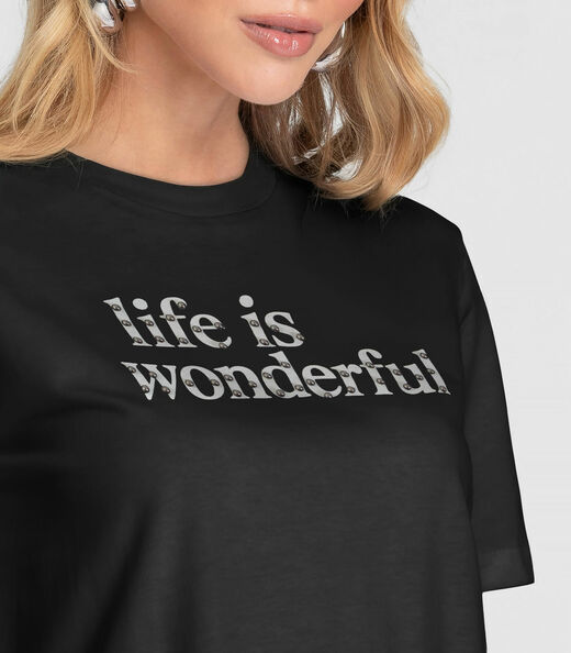 Camiseta Feminina Com Estampa e Rebite Dianna Preto