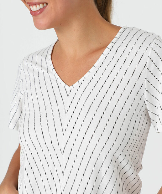Blusa Feminina Listrada Branca Decote V Marisa Branca