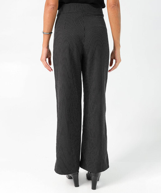 Calça Feminina Pantalona Listrada de Alfaiataria Marisa Preto