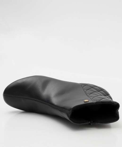 Bota Feminina Cano Curto Matelassê Via Uno Preto