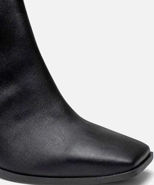 Bota Feminina Cano Curto Tachas Salto Grosso Dakota 