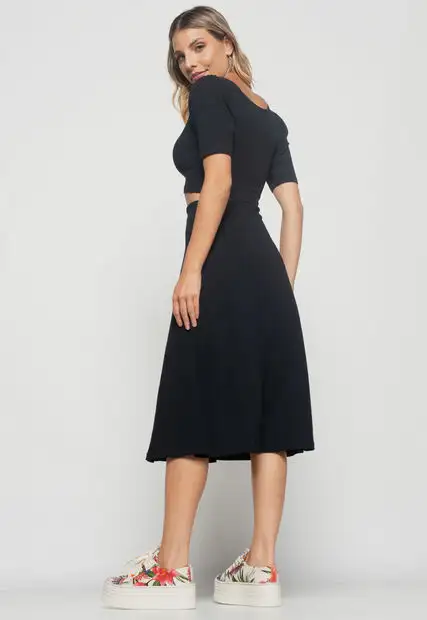 Saia  Midi Godê Canelada Preta