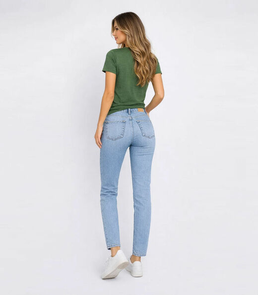 Blusa Feminina Com Estampa Localizada Infinita Cor Verde